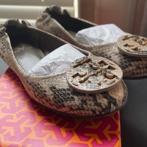 TB authentic ballet flats